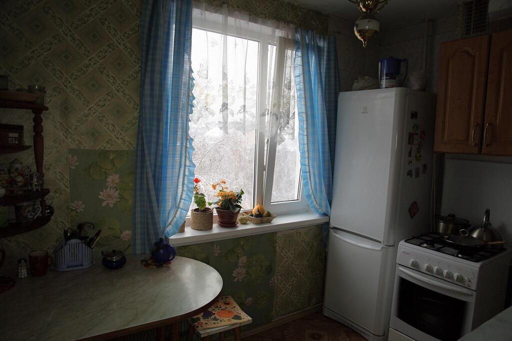 Продам 4-комнатную - ул тверская, 5, 9.2 кв.м. на 8 этаже 9-.