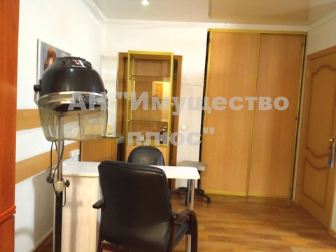 Фото: Сдается в аренду салон красоты 70 кв. м, ул. Холмогорова. Помещение test