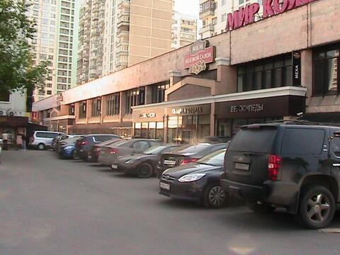 Фото: Павильон расположен на третьем этаже ТЦ, рядом со станцией метро test