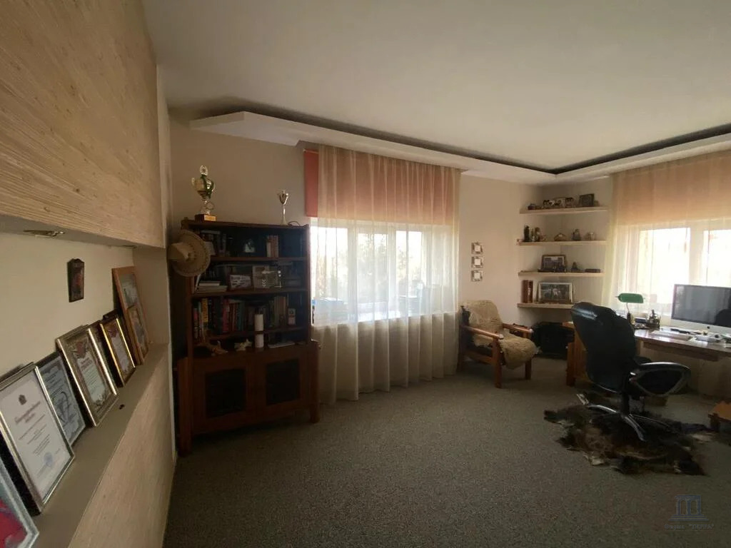 Продажа дома, 504м <sup>2</sup>, 10 сот., Камышеваха, ул. Озерная