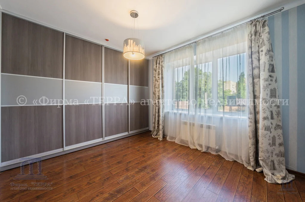 Продажа дома, 300м <sup>2</sup>, 6 сот., Ростов-на-Дону, ул. Ровенская,  114