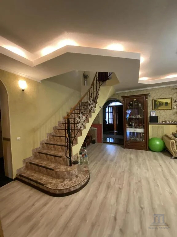 Продажа дома, 486м <sup>2</sup>, 12 сот., Камышеваха, ул. Центральная,  9