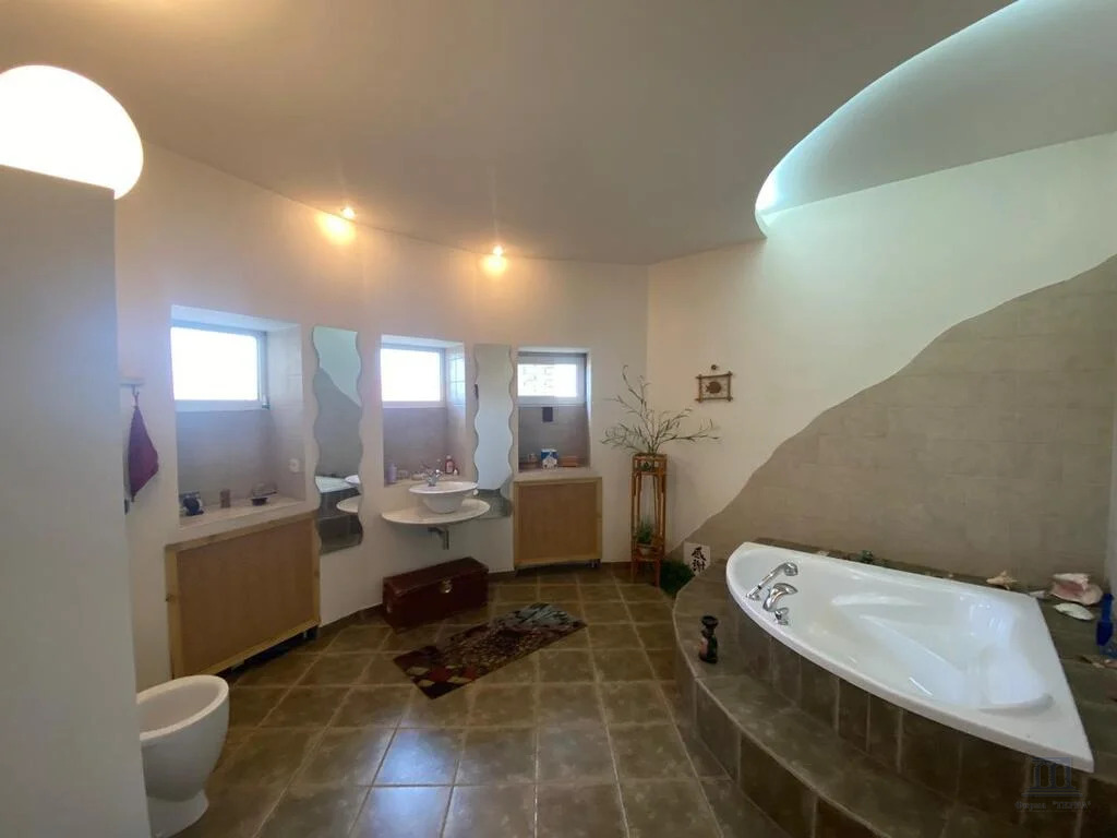 Продажа дома, 504м <sup>2</sup>, 10 сот., Камышеваха, ул. Озерная