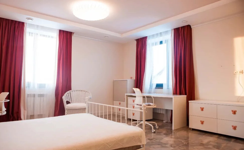 Снять дом пермь посуточно. Введенская слобода квашнева 3. Гостевой дом усадьба пермь. Домик на сутки пермь. Смородиновая 87 пермь.